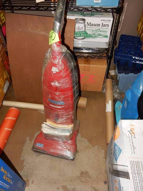 lot 40 image: Dirt Devil Upright Vacuum. ULTRA MVP