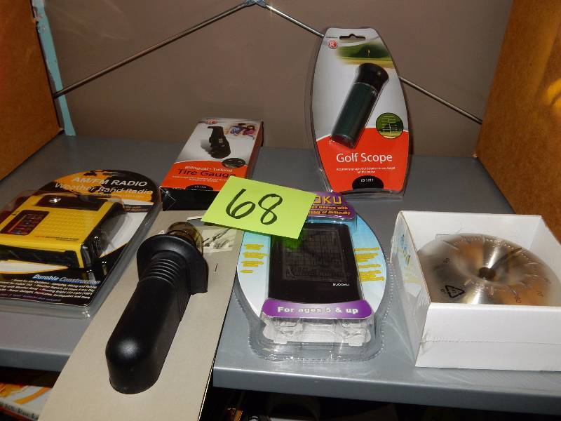 lot 68 image: 6 Stocking Stuffer items.. See the close up pictures.. All new in their packages