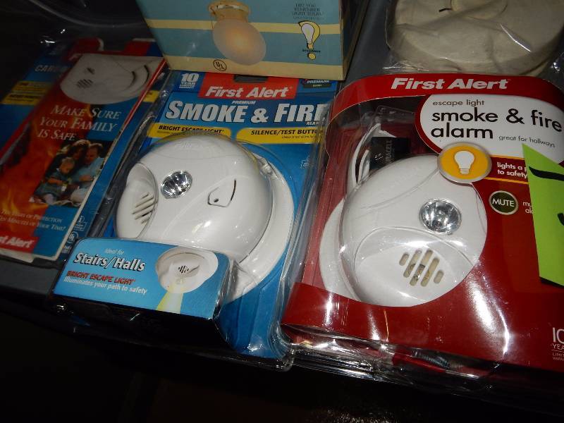 lot 72 image: Large lot of Smoke detectors