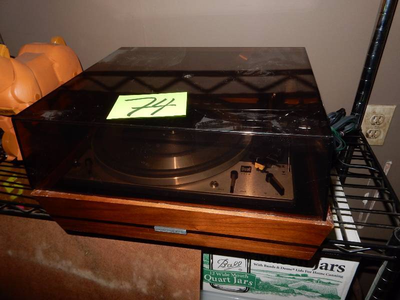 lot 74 image: United Audio, Record player.. Untested, but looks in very good shape.