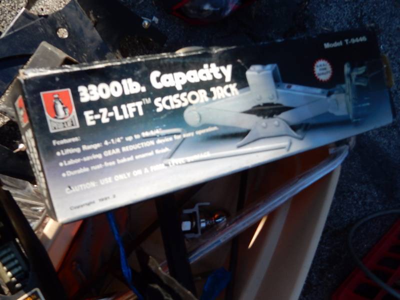 lot 127 image: 3 different types of Jacks..  works.. Please inspect or buy it and see what you could do with it.