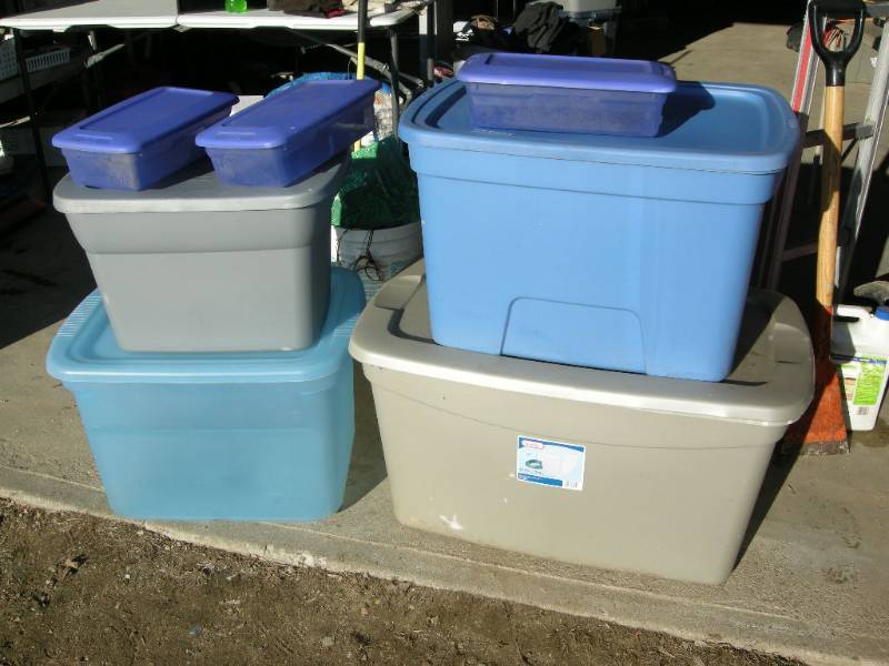 7 Plastic Totes with Lids