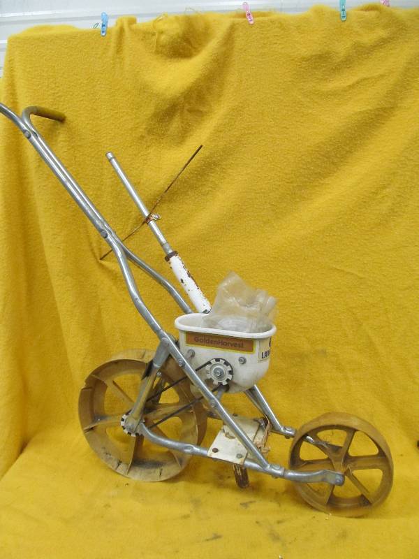 hand seeder