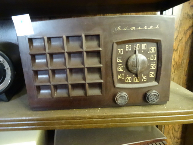 lot 1 image: Admiral Radio