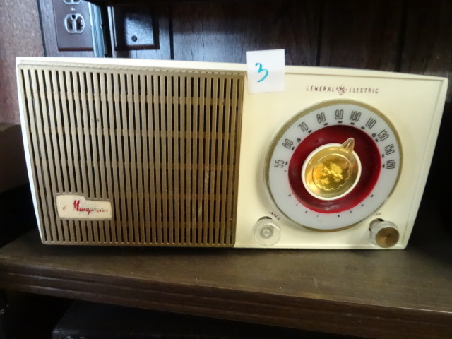 lot 3 image: Gerneral Electric Radio
