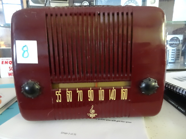 lot 8 image: Emerson Radio