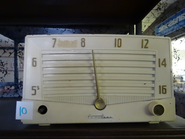 lot 10 image: Truetone Radio
