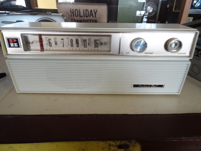 lot 21 image: Packard Bell Radio