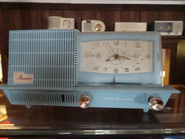 lot 22 image: Gerneral Electric Radio