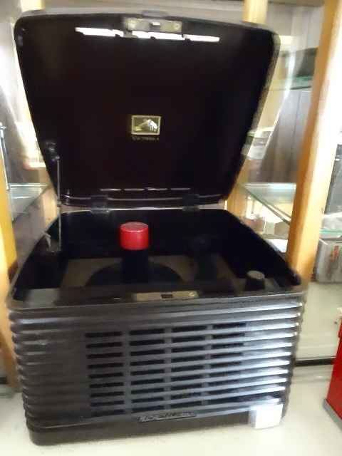 lot 24 image: RCA Victor