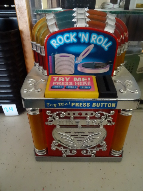 lot 28 image: Juke Box 7