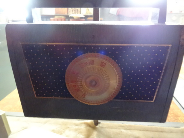 lot 44 image: Copehart Radio