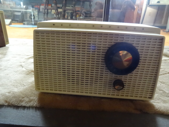 lot 45 image: Westinghouse Radio