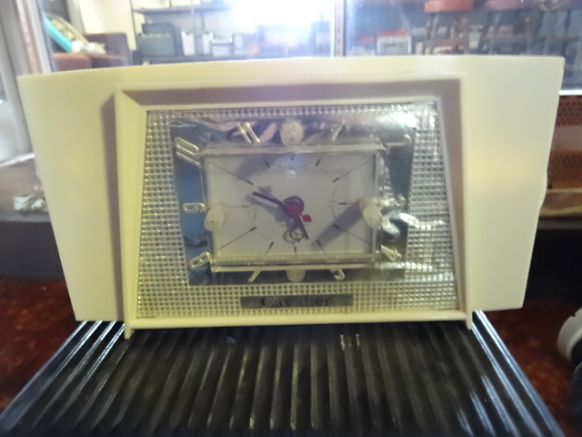 lot 49 image: Cavalier Clock Radio