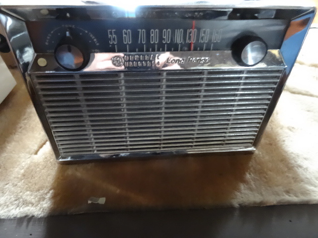 lot 59 image: General Electric Radio
