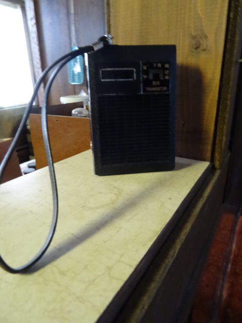 lot 72 image: Transistor Radio