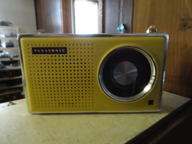 lot 100 image: Panasonic AM Radio