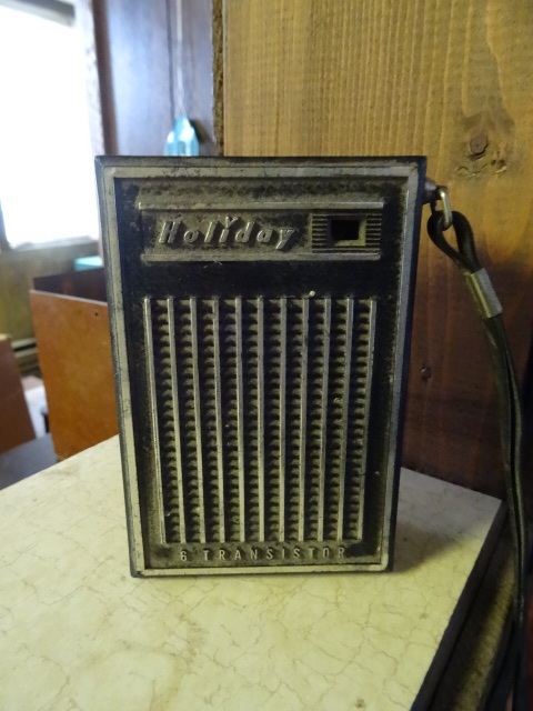lot 104 image: Holiday Transistor