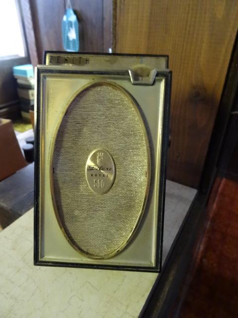 lot 108 image: Zenith Deluxe Royal