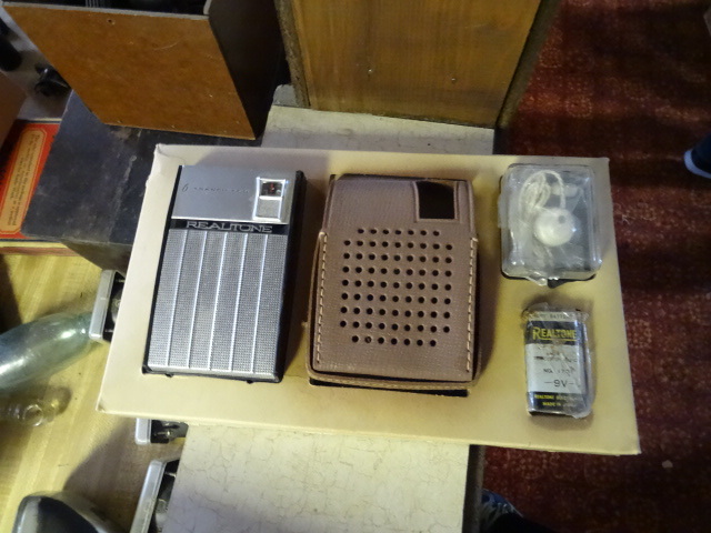 lot 111 image: Realtone Rambler Transistor