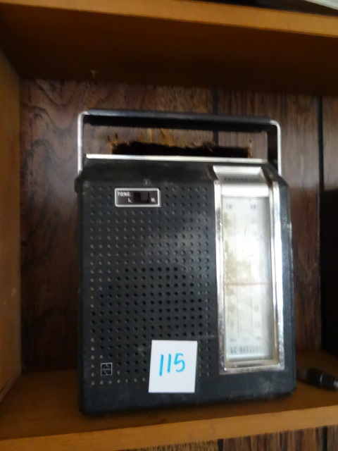 lot 115 image: Panasonic Radio