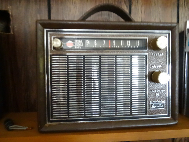 lot 116 image: Arvin Transistor Radio