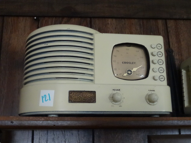 lot 121 image: Crosley Collector Edition Radio