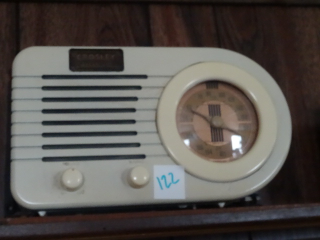 lot 122 image: Crosley Colectors Edition Radio