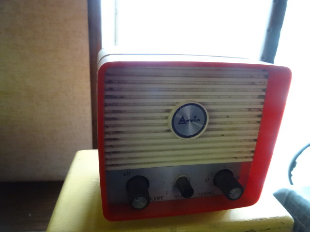 lot 133 image: Arvin Radio