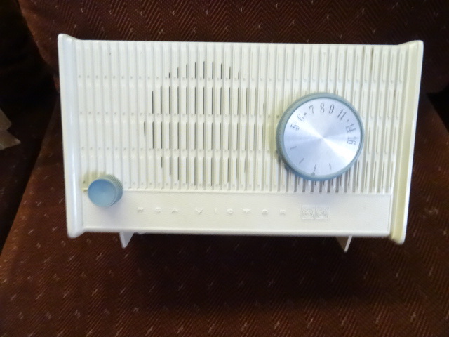 lot 137 image: RCA Victor
