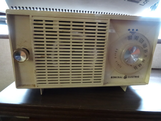 lot 146 image: General Electric Radio