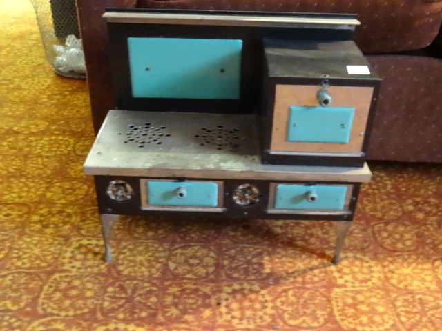 lot 196 image: Lady Junior Stove