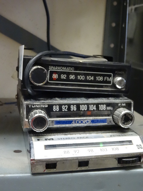 lot 219 image: Misc. Car Radios