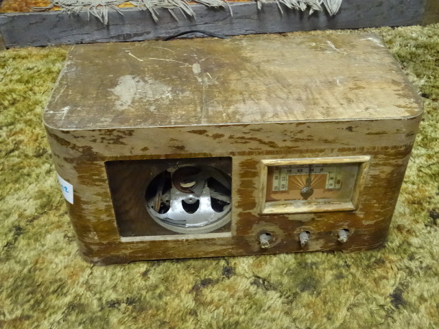 lot 272 image: Vintage Radio