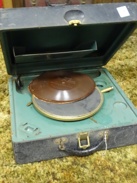 lot 290 image: Victrola