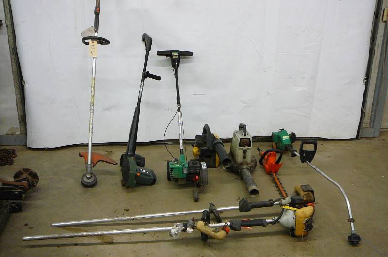 Lot of Yard Eq Echo-weed eater Black and Decker Blowers-Trimers - Edgers - Hedge Trimers 9 Count untested Parts