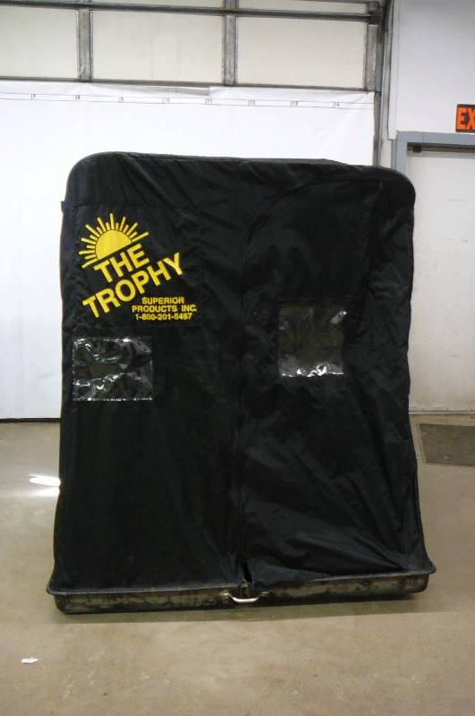 lot 2 image: Superior Pop up Ice Shelter (The Trophy)