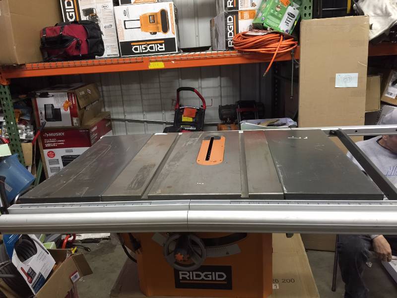 Ridgid 13 Amp 10 in. Professional Cast Iron Table Saw Missing standlegs and Rip Fence - works well includes 2 blades