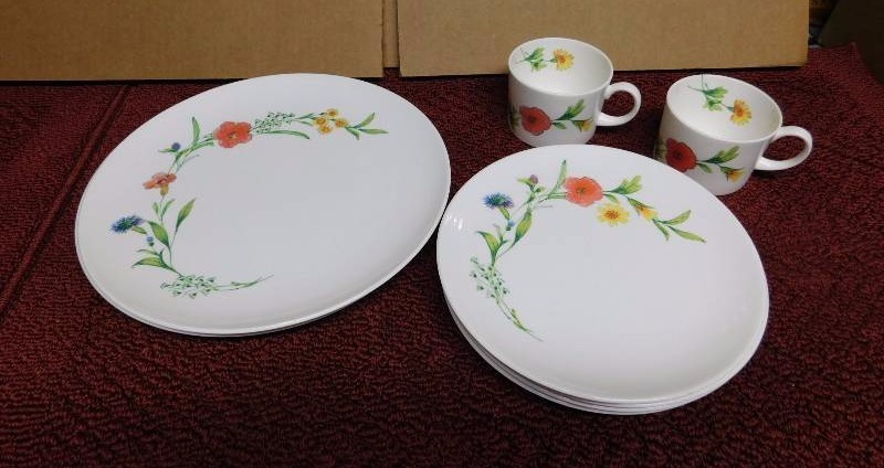 lot 10 image: Wedgwood Bone China Made in England Susie Cooper Design Cornflower
