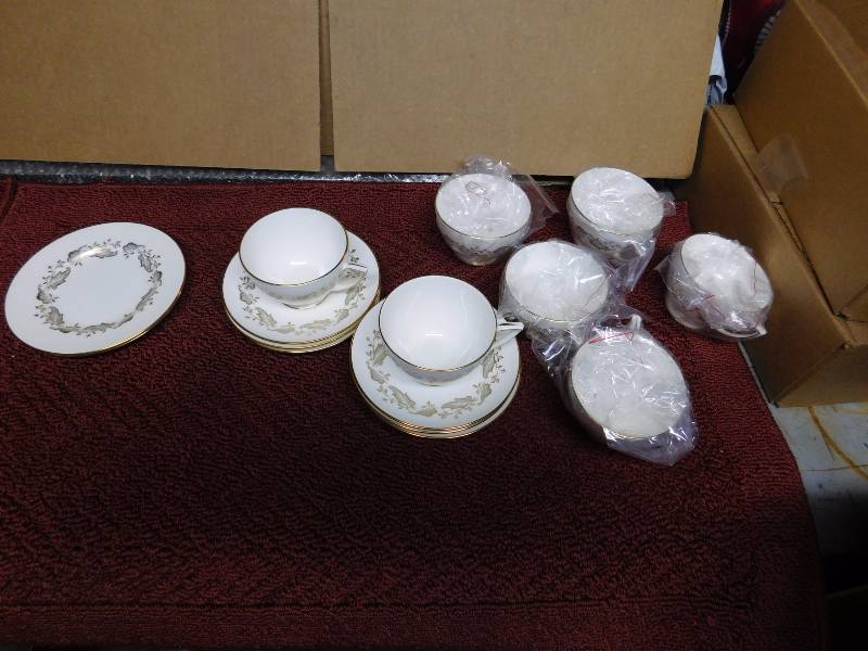 lot 11 image: Minton Bone China Made in England Corinthian