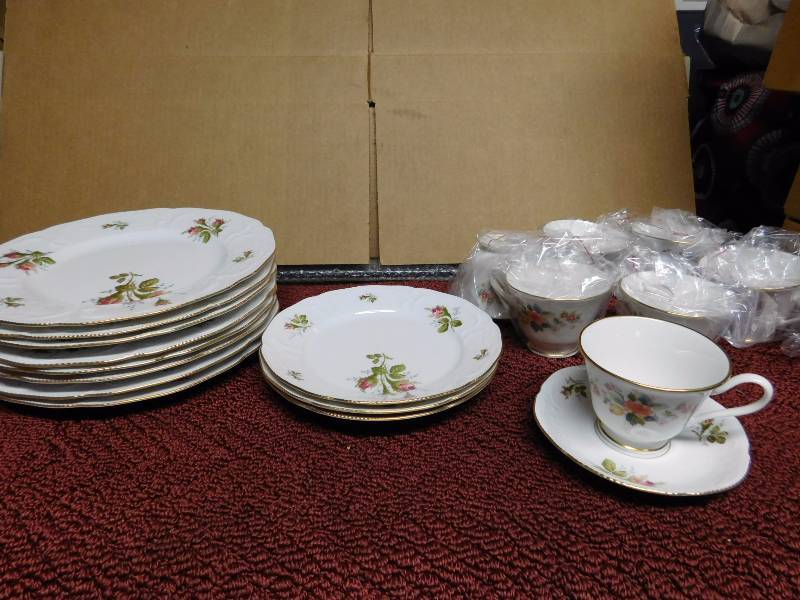 lot 2 image: Rosenthal group Classic rose pattern Germany