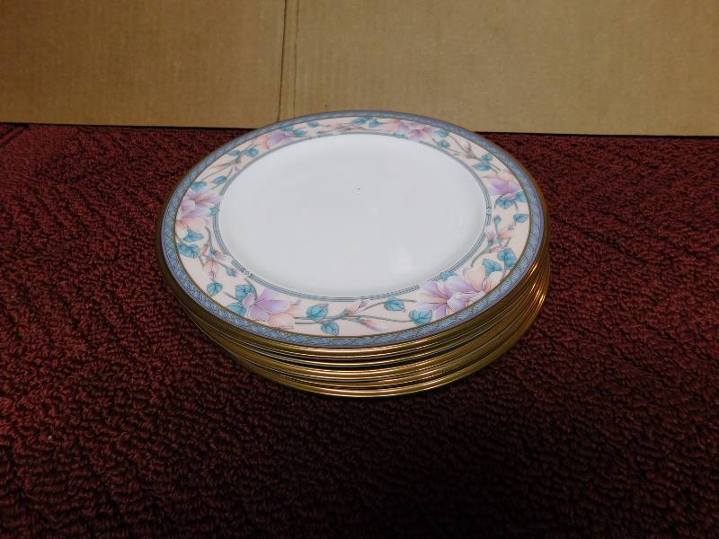 lot 24 image: Noritake China Embassy Suites 6 lunch plates