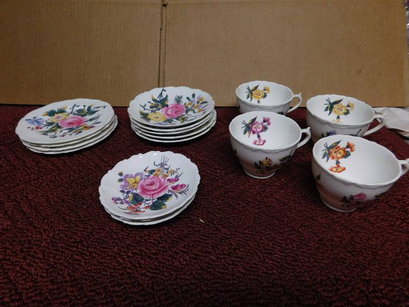 lot 7 image: Coalport bone china made in England Posydale
