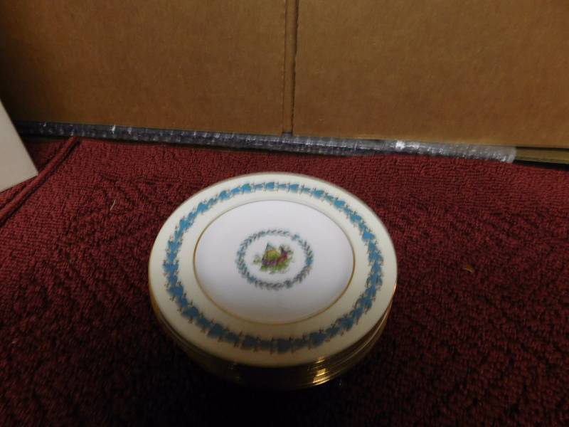 lot 32 image: DessertPie Plate in Appledore by Wedgwood Size 6 78 in