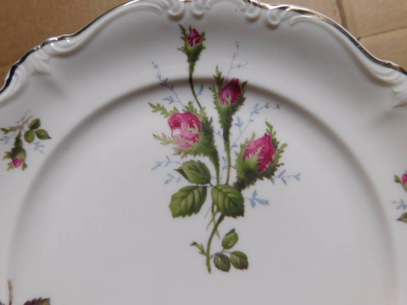 lot 39 image: Rosenthal group Selb Germany pompadour moss rose