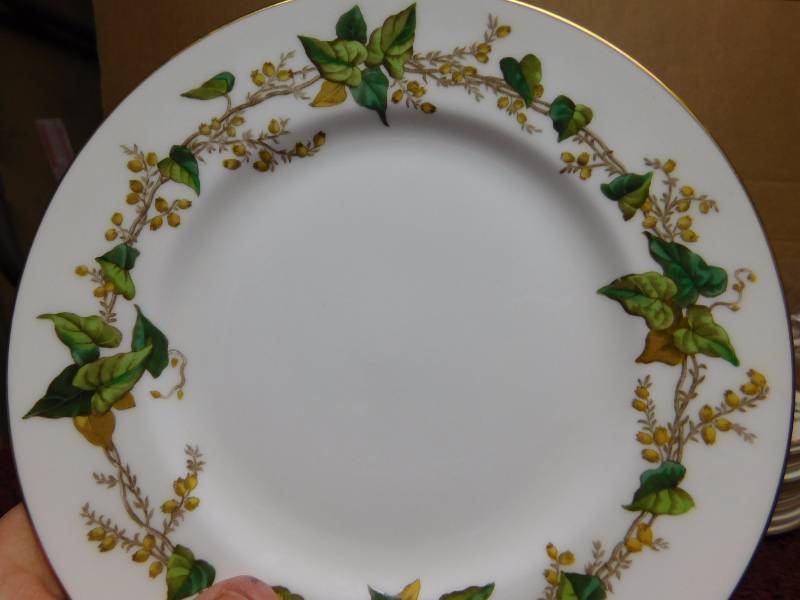 lot 40 image: Minton Bone China Made in England lothian s-431
