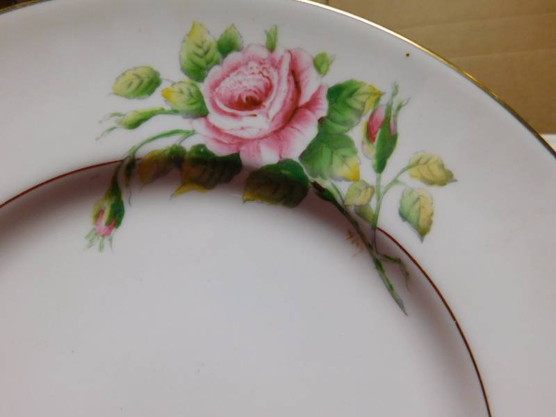 lot 41 image: Royal Worcester Fine Porcelain Made in England Worcester rose 2261