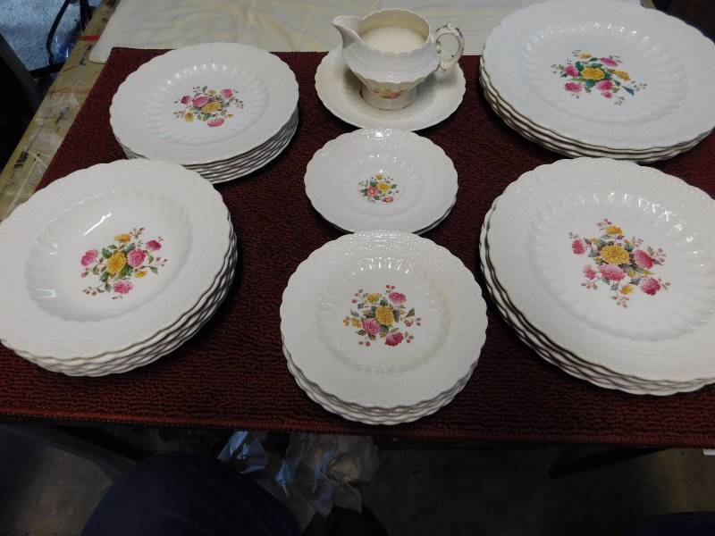 lot 46 image: Spode copeland England Spodes Jewel pattern