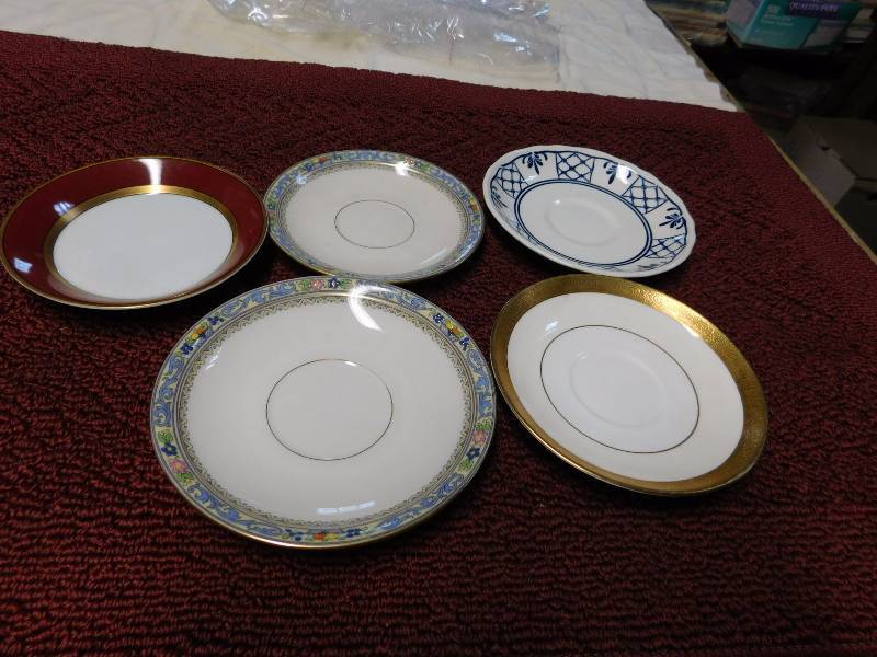 lot 51 image: Lenox Trent, Minton Buckingham, Fitz and Floyd Renaissance misc unmatched plates