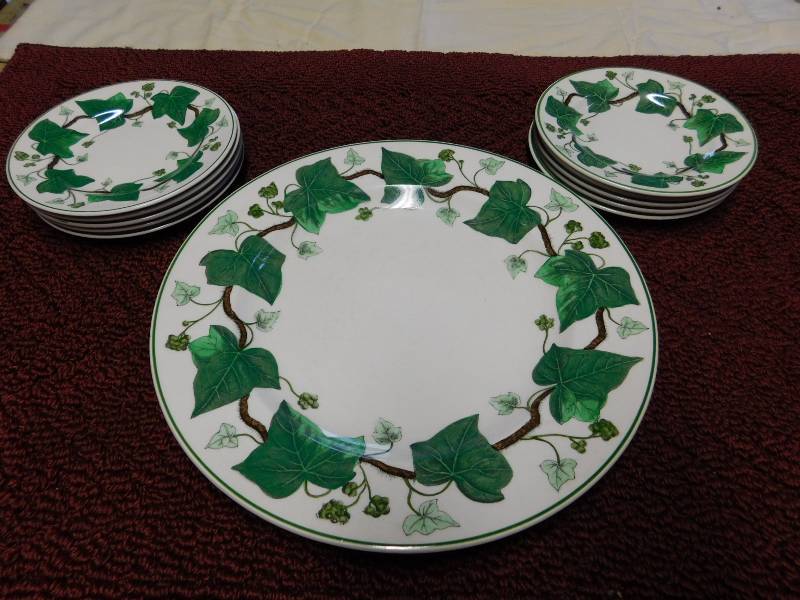 lot 53 image: Napoleon Ivy Green (Queens Ware) by Wedgwood